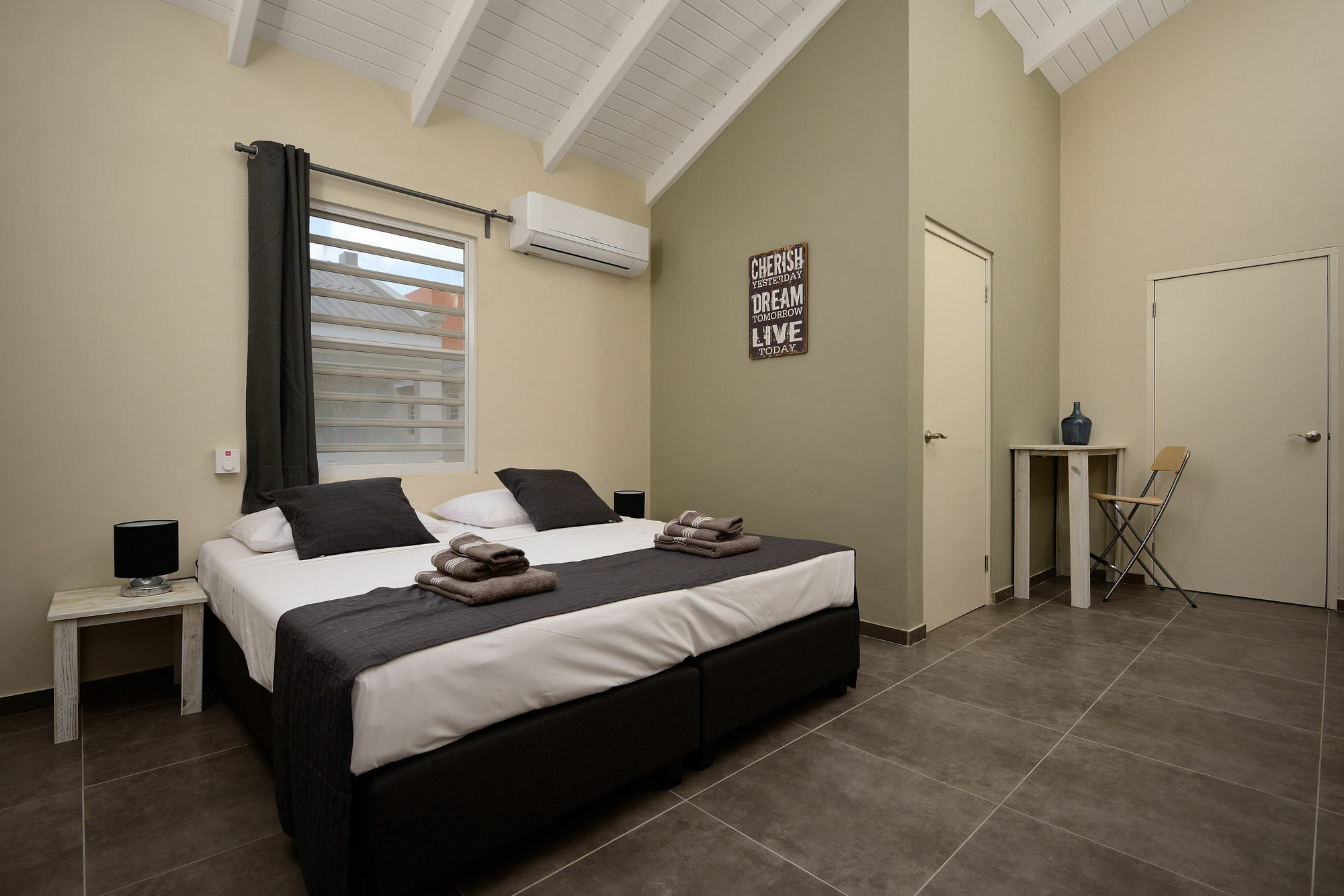 All Seasons Apartments Кралендижк Екстериор снимка