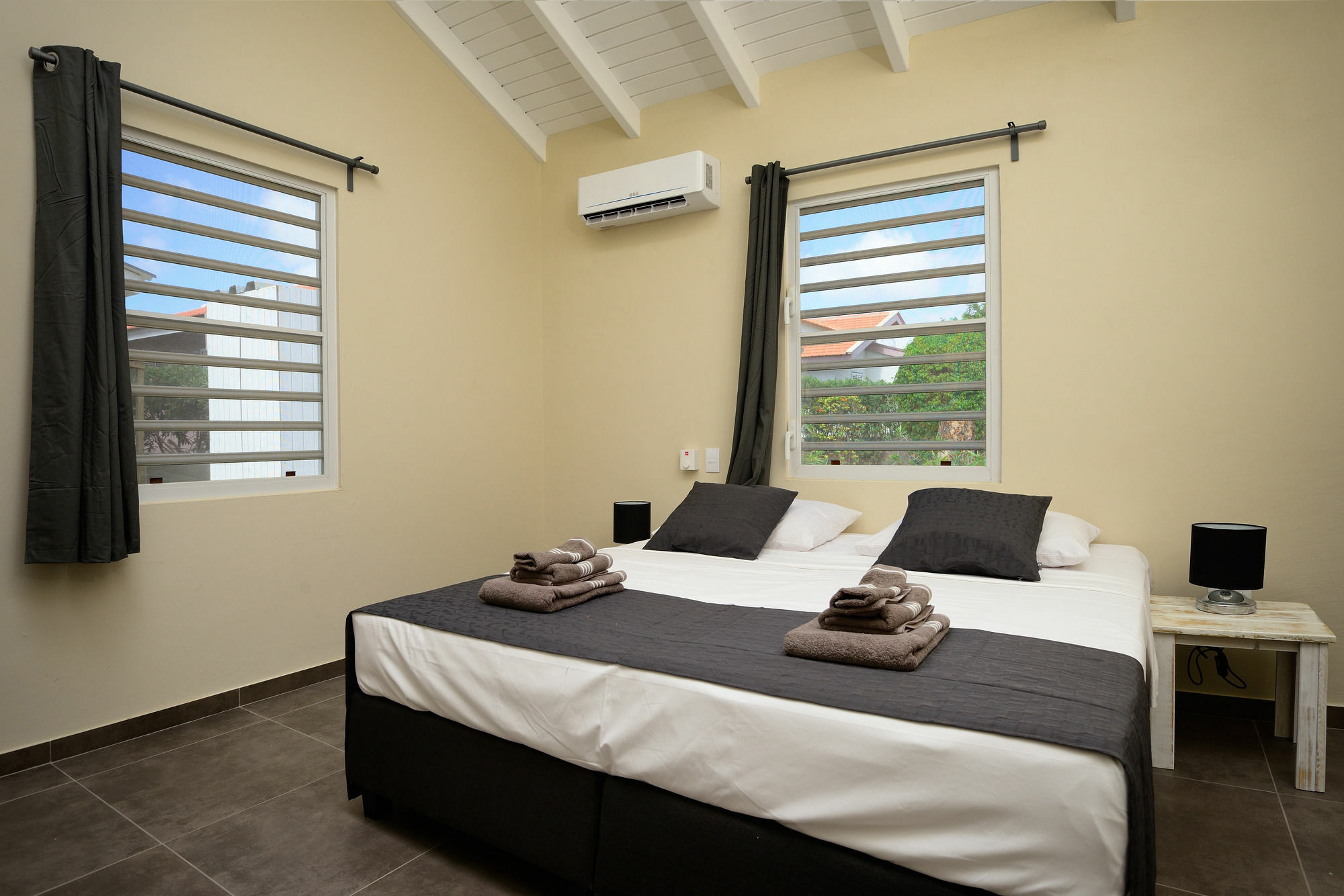 All Seasons Apartments Кралендижк Екстериор снимка