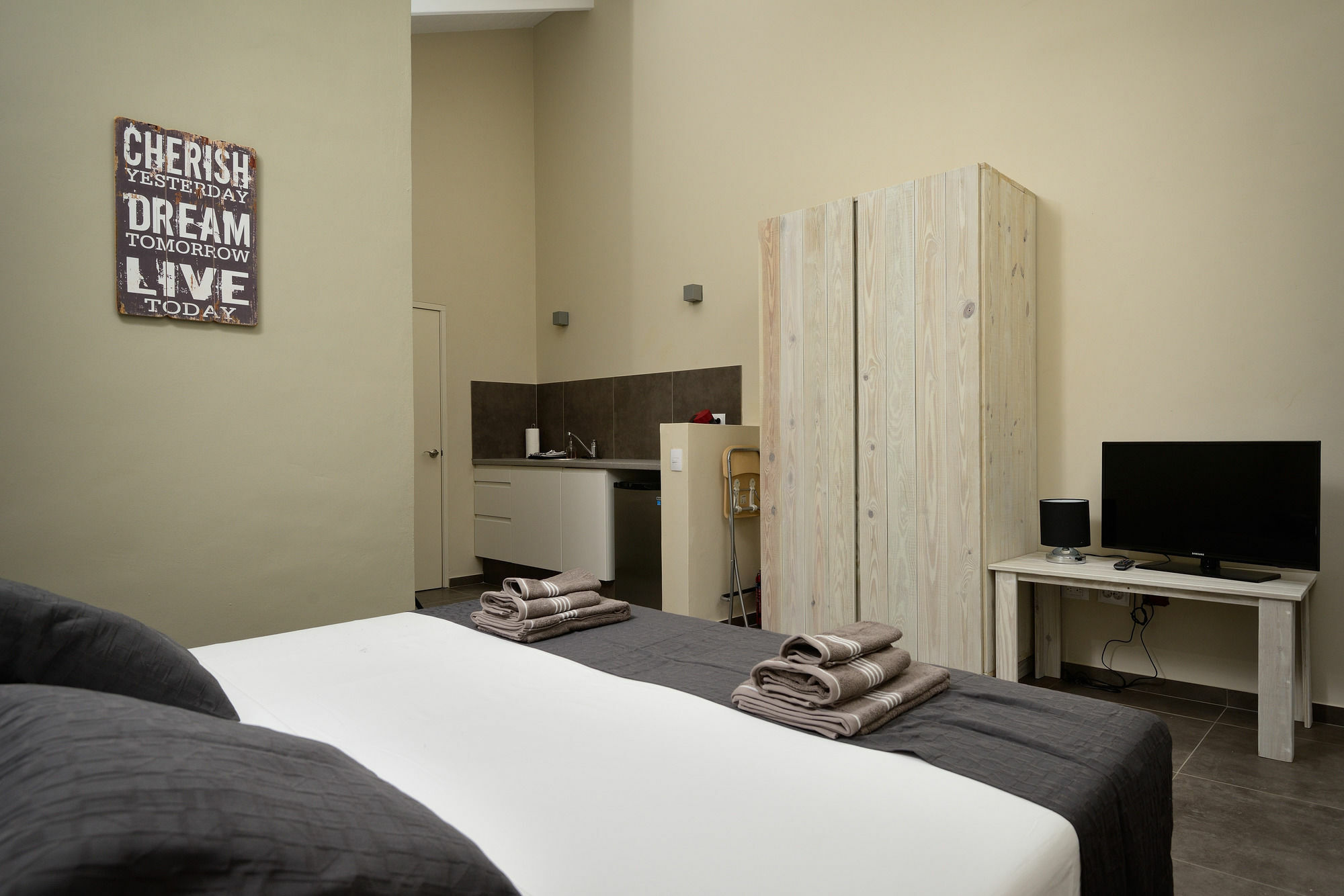 All Seasons Apartments Кралендижк Екстериор снимка